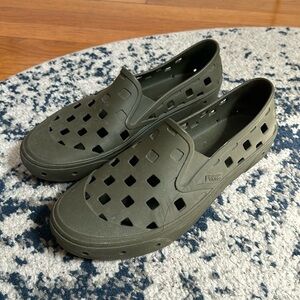 USED Vans Trek Slip-On (Grape Leaf) US Size 9